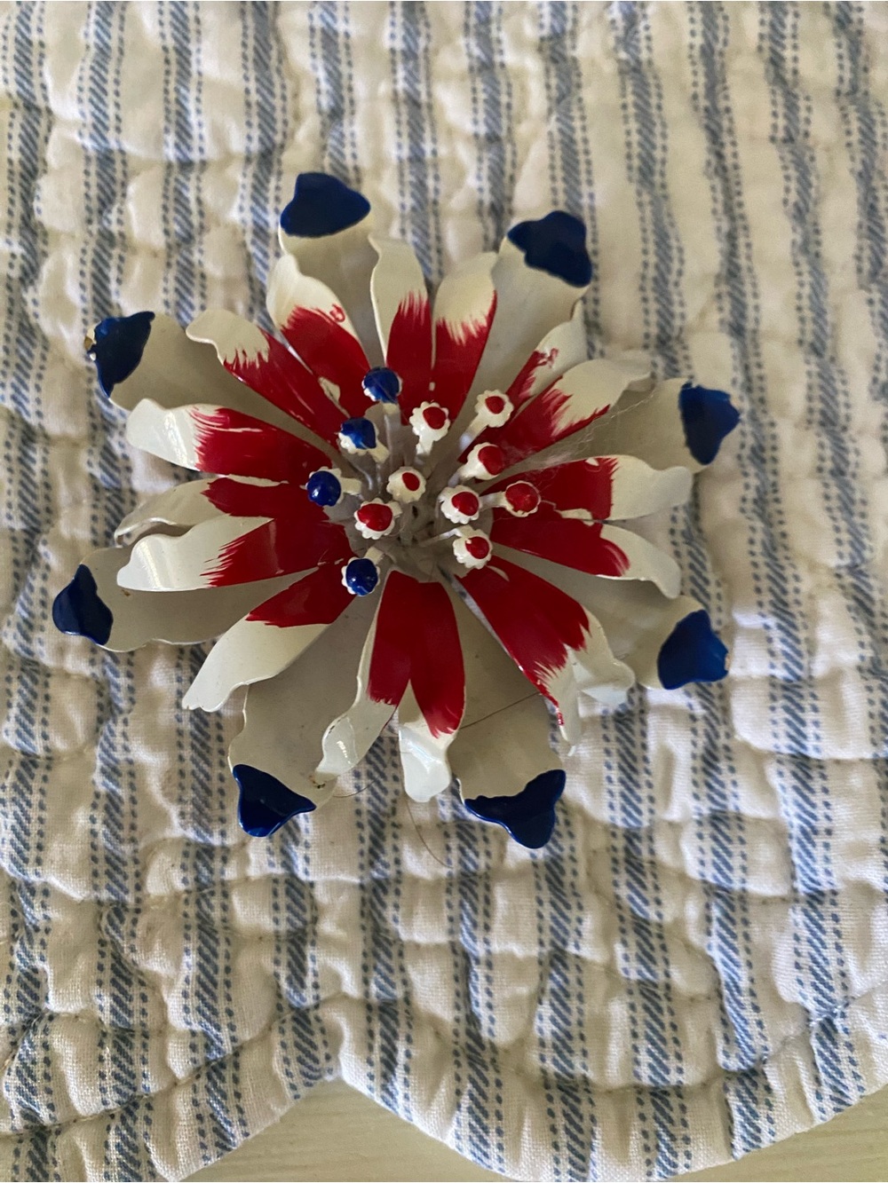(JE12) Patriotic Metal Flower Decorative Brooch- Red, White & Blue